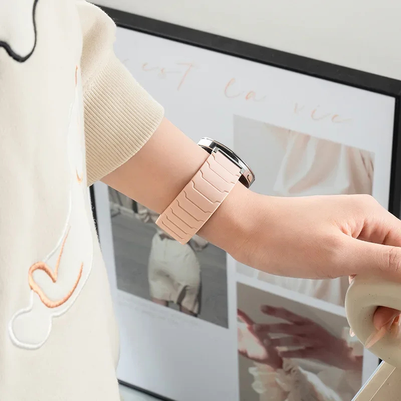 20mm 22mm Magnetic Band For Samsung Galaxy Watch 7 6 5 4 40mm 44mm Silicone Strap for Galaxy 5 Pro 4/6 Classic Gear S3 Bracelet