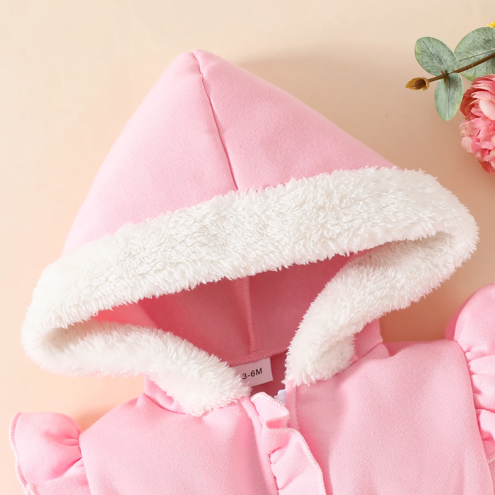 Autumn and winter single baby baby girl cute little flying sleeve hooded waist coat, hat cuff fur decoration