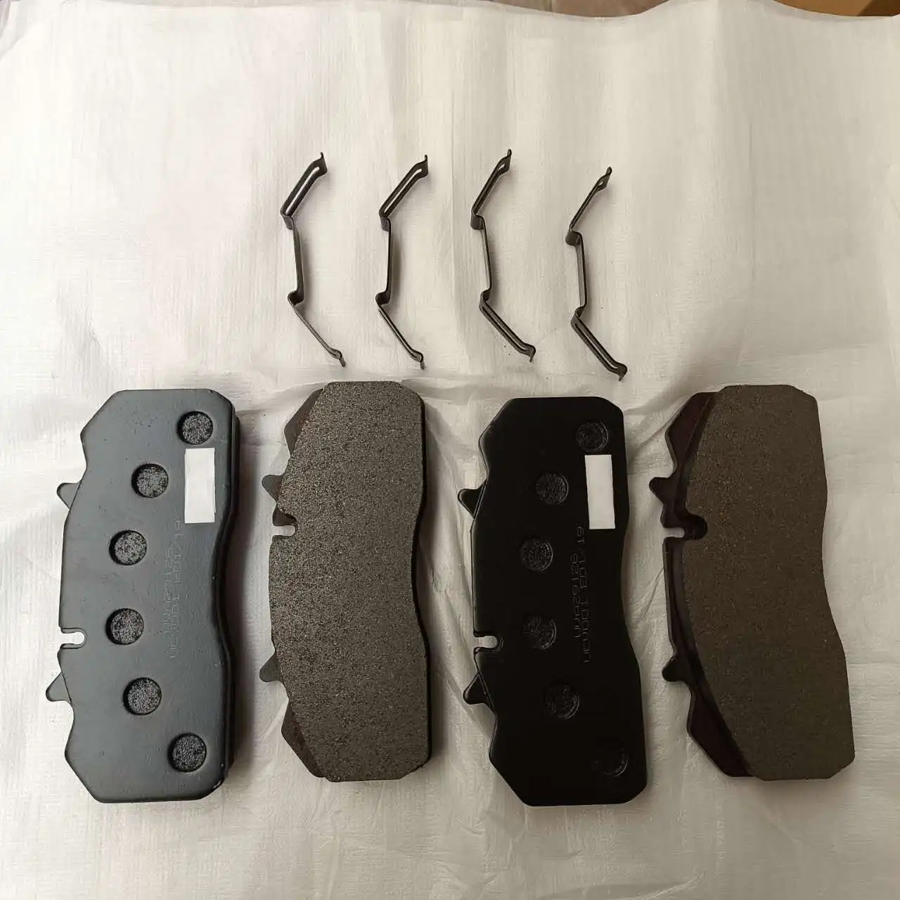 고품질 영 버스 브레이크 시스템 예비 부품 브레이크 패드 중국산 프리미엄 브레이크 디스크