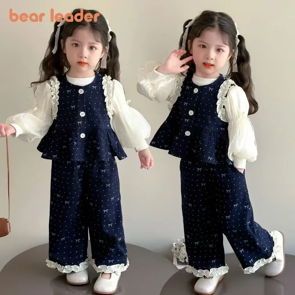 Bear Leader Kinderkleidung Herbst Imitation Denim Rüschen Mädchen Kleidung Schleife Bedruckte Weste + Langarmshirt + Hosen 3-teiliges Set