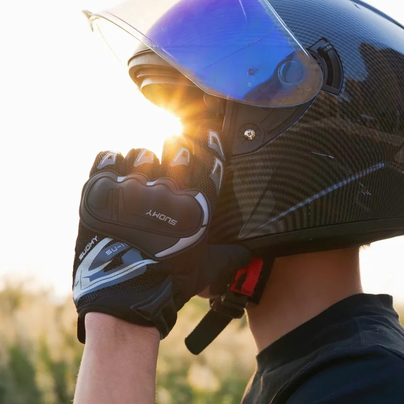 Рисунок 2 - Перчатки с закрытыми пальцами для мотоциклистов