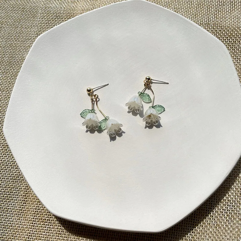 Chinese Style Lily Bell Orchid Pearl Clip Earrings Temperament White Tulip Shell Petal Flower Clip Earrings Without Piercing 