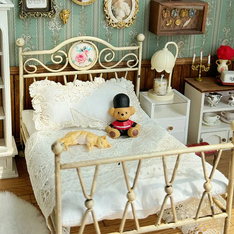 1:12 Mini Model Doll House Furniture Accessories Vintage Metal Bed