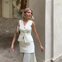 Prendas de punto sin mangas con adornos de botones dorados para mujer, Top de verano adecuado con cuello versátil, estilo urbano, para ir al trabajo