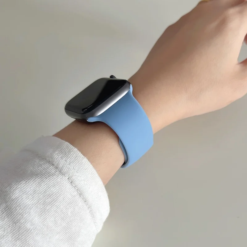 Silicone Sport Band for Apple Watch - Versatile and Durable Strap Accessory