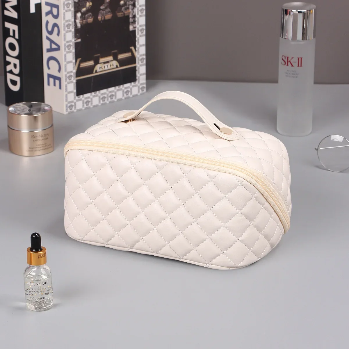 

Autumn And Winter Seasonal Women's Makeup Bag Quilted Craft Large Capacity Instagram Advanced Storage Bag With Cotton Clip