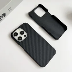 Sleek Carbon Fiber Texture Ultra - Thin Matte Protective Cover - iPhone 15 (Black)