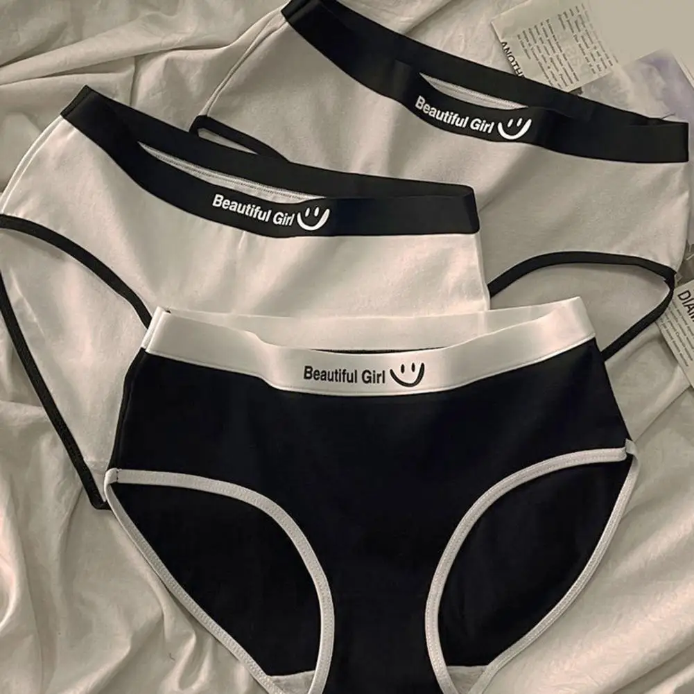 سراويل نسائية سلسة متوسطة الخصر بألوان متباينة نمط حروف مرنة ناعمة قابلة للتنفس على الطراز الياباني مضادة للتعفن والرطوبة