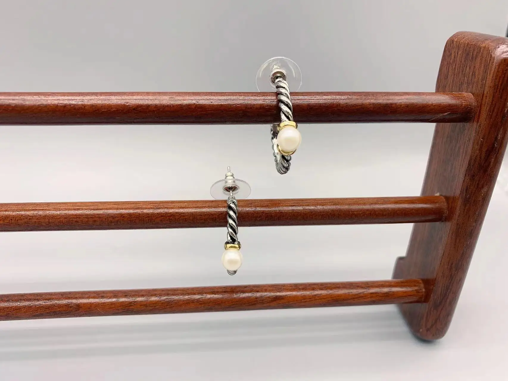 Le Han Jewelry Silver Cable Hoop Earrings With White Mother Pearl 28 MM