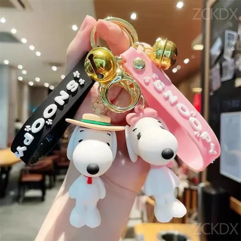 Creative cartoon Snoopy keychain trend Charlie doll car keychain pendant  fashion small gift Black Multi 