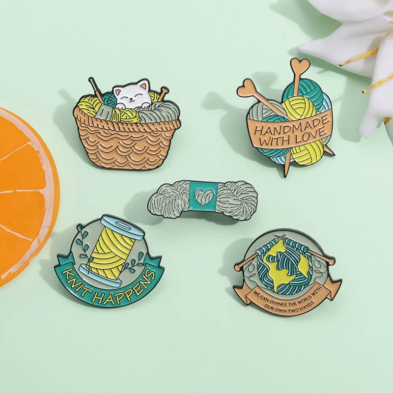 

Knitting Ball with Cat Enamel Pins Funny Cartoon Kitting Toy Brooch Lapel Badge Wholesale Pin Retro Clothes Backpack Accessories