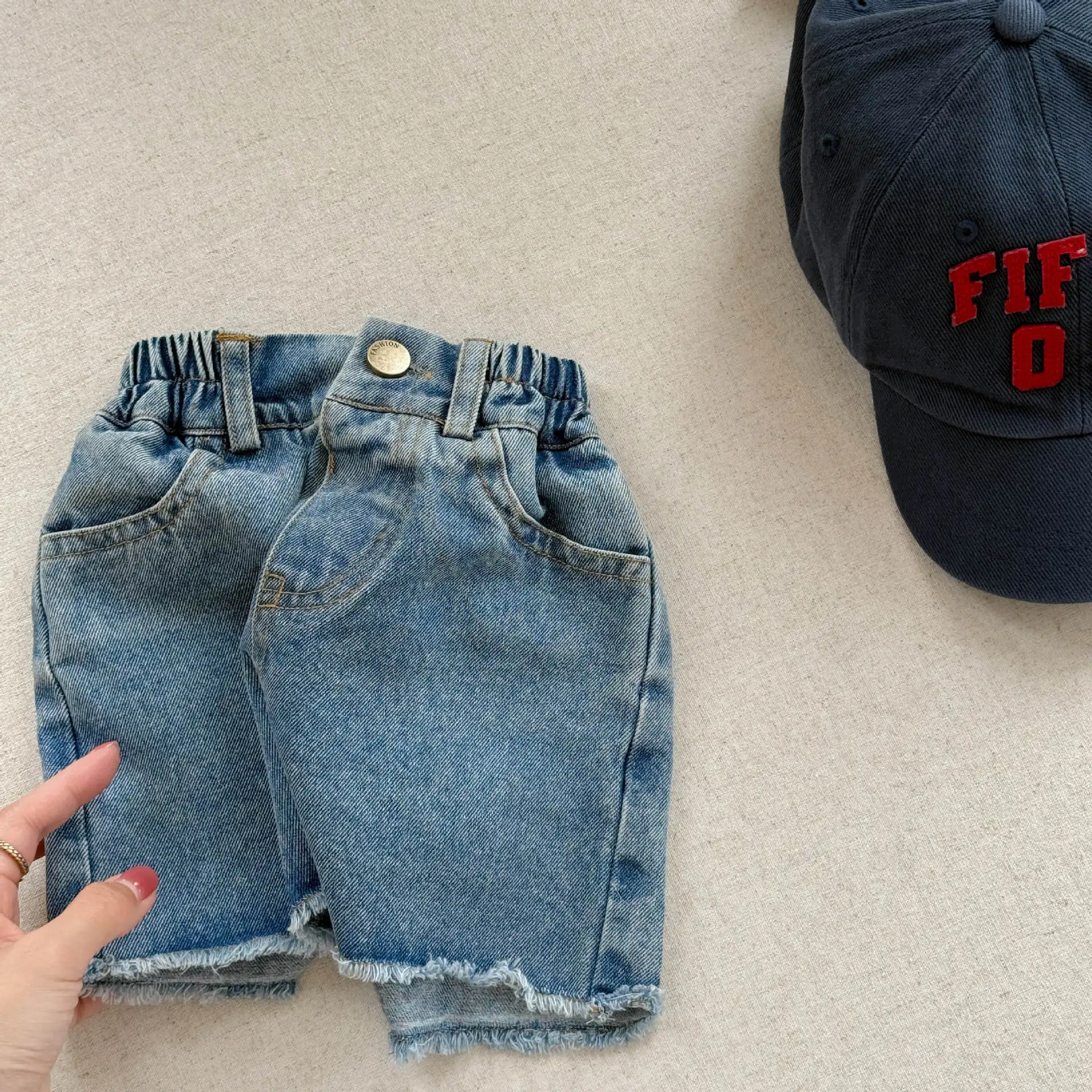 2025 Summer New Girls Denim Shorts Children Casual Pants Loose Boys Jeans Solid Color Baby Shorts Kids Clothes 5 2025 Summer New Girls Denim Shorts Children Casual Pants Loose Boys Jeans Solid Color Baby Shorts Kids Clothes - Image 5