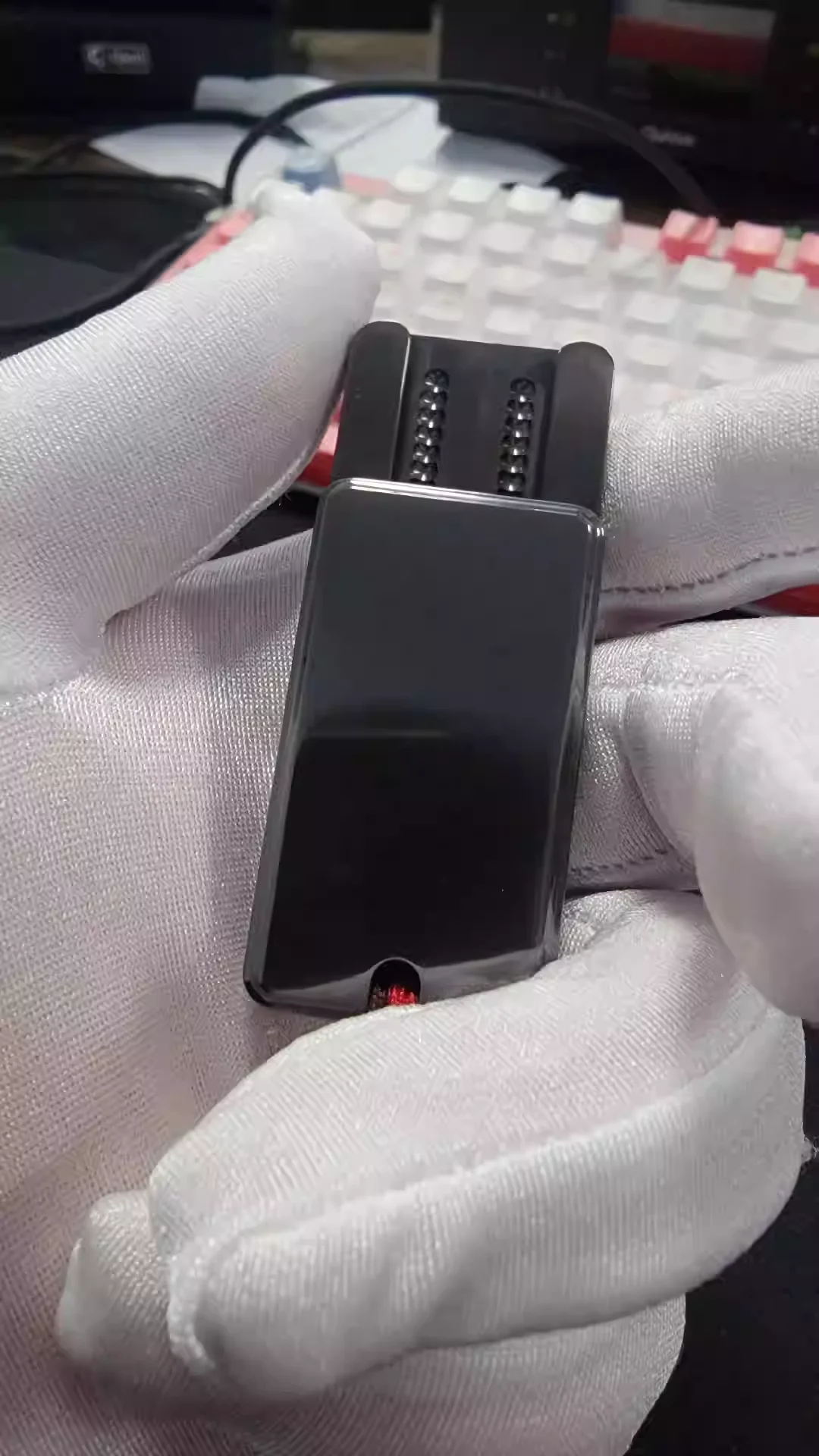 

Nine Hand Dingding Pushing Card Zirconium Alloy