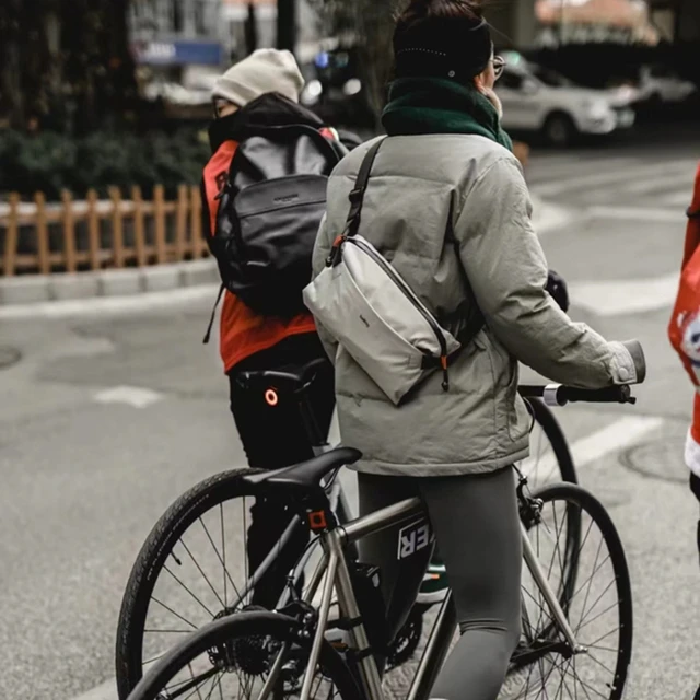 Bellroy Lite Sling Bag - Shadow – Modern Quests