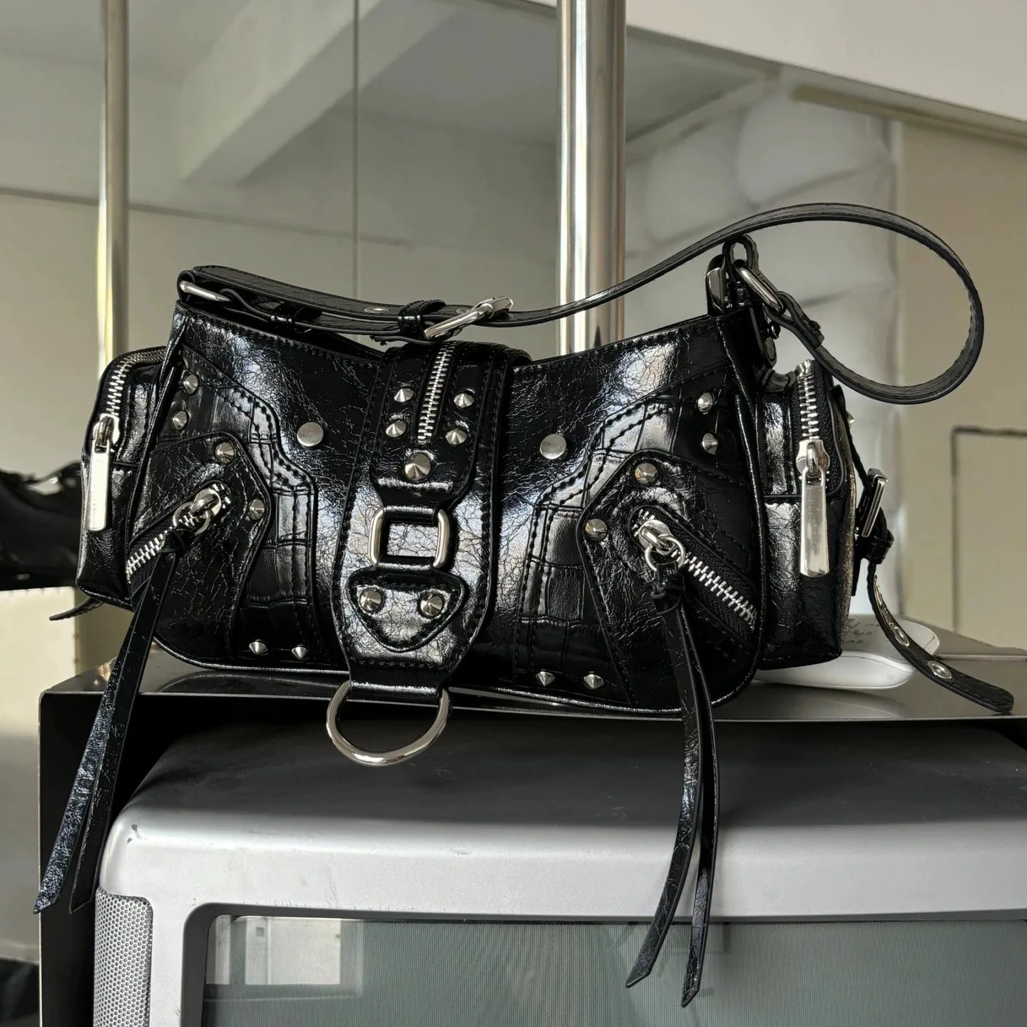 Oil Wax Leather Bag Vintage Rivet Underarm Bag Motorcycle Bag Cool For Elegant Outfits Daily Commute Casual Outings