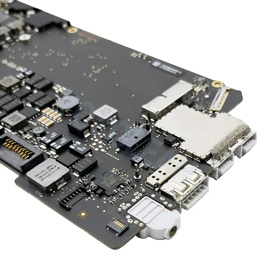 MacBook Pro 用ロジックボード GPU不具合問題で完全に沈黙していた愛用のMacBook Pro