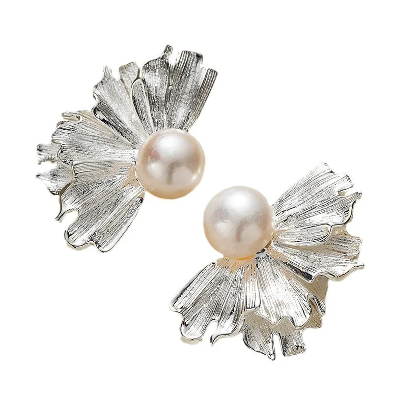 Light luxury medieval vintage natural freshwater pearl earrings for women
