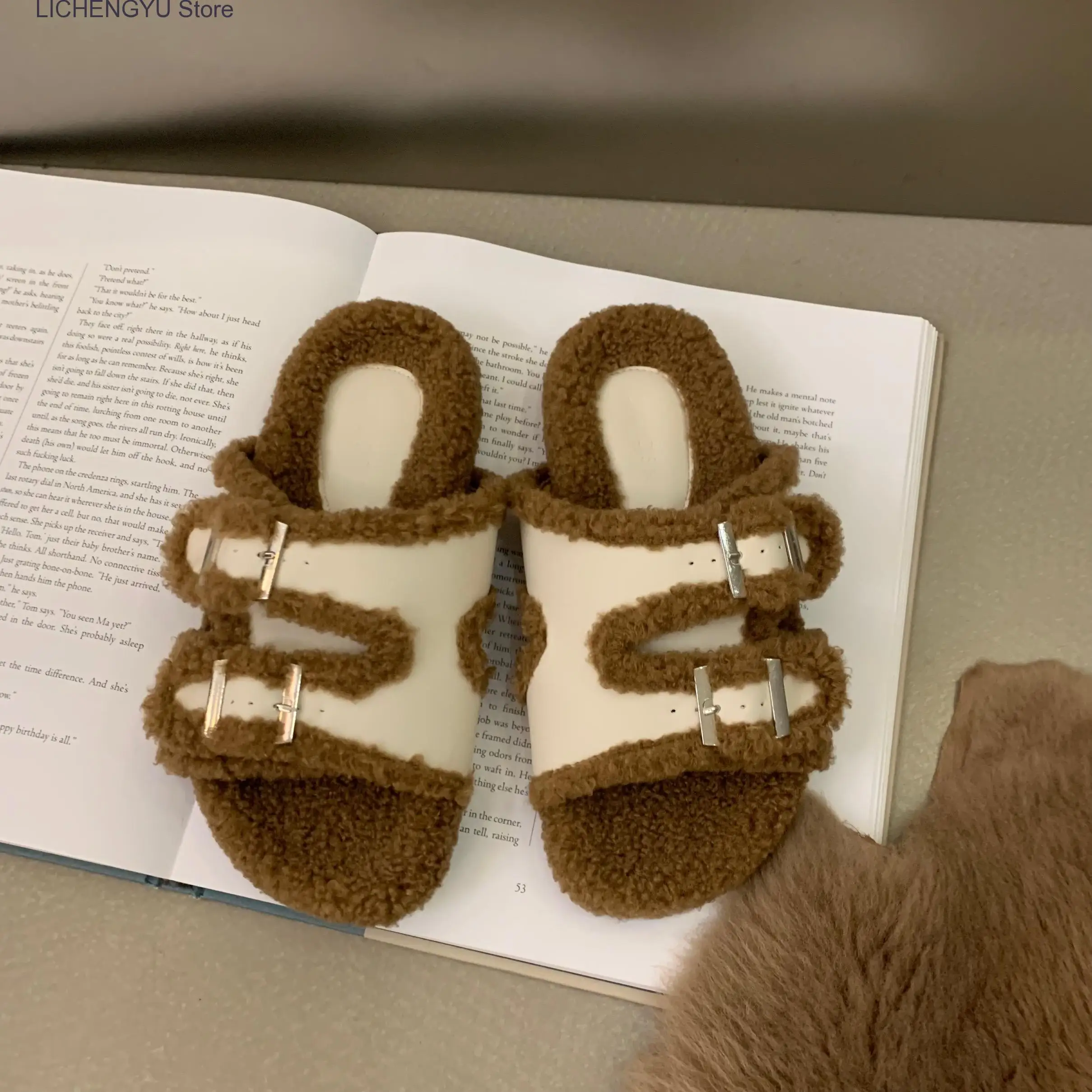 New Winter Women Plush Slipper Casual Fashion Metal Buckle Artificial Fur Outside Slip on Soft Slides Shoe