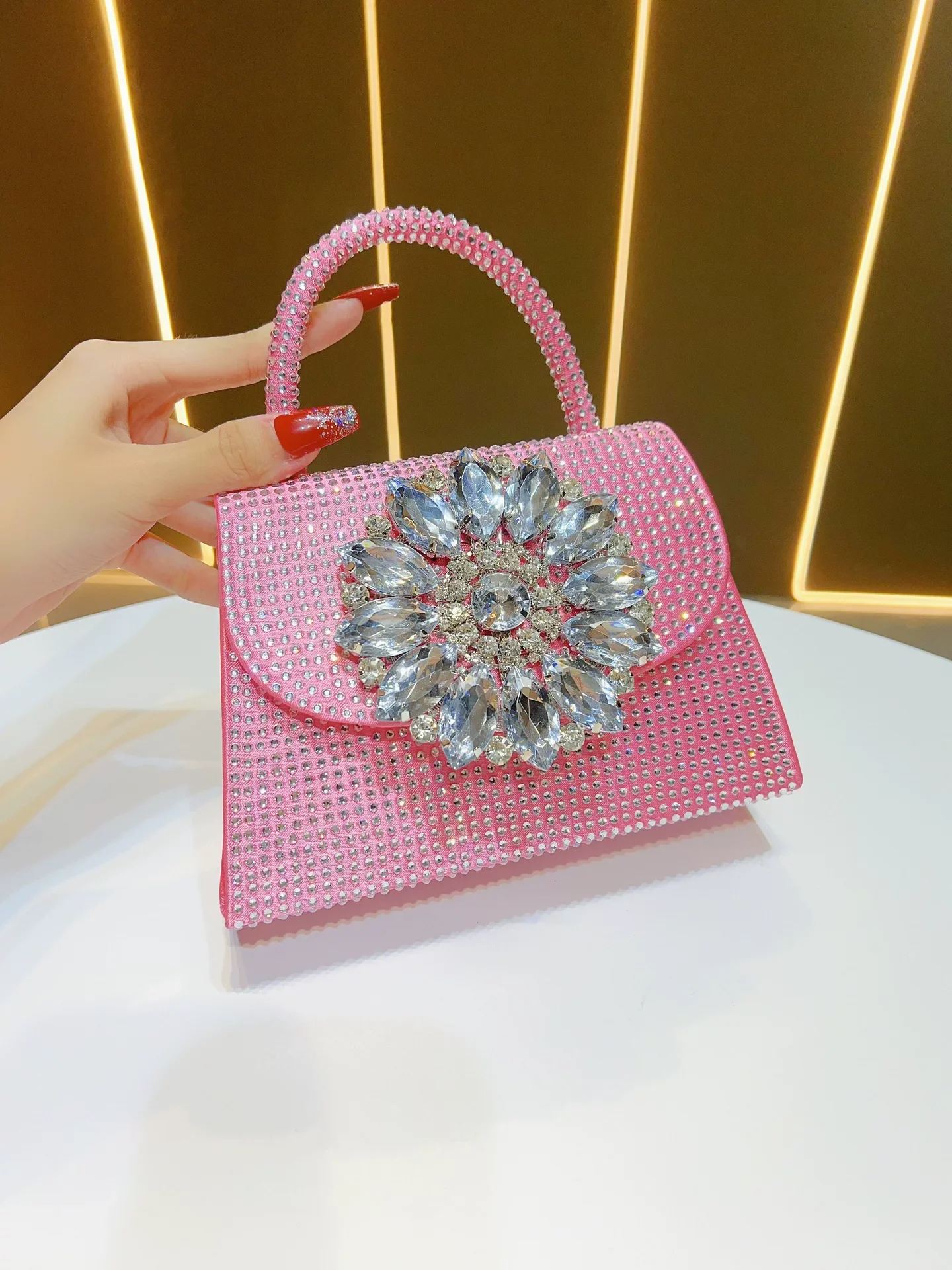 Sac à main carré en satin pour femme