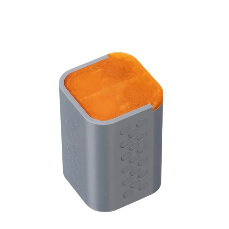 Fermeture magnétique et clic tactile de la boîte de rangement pour batteries 21700, détail.