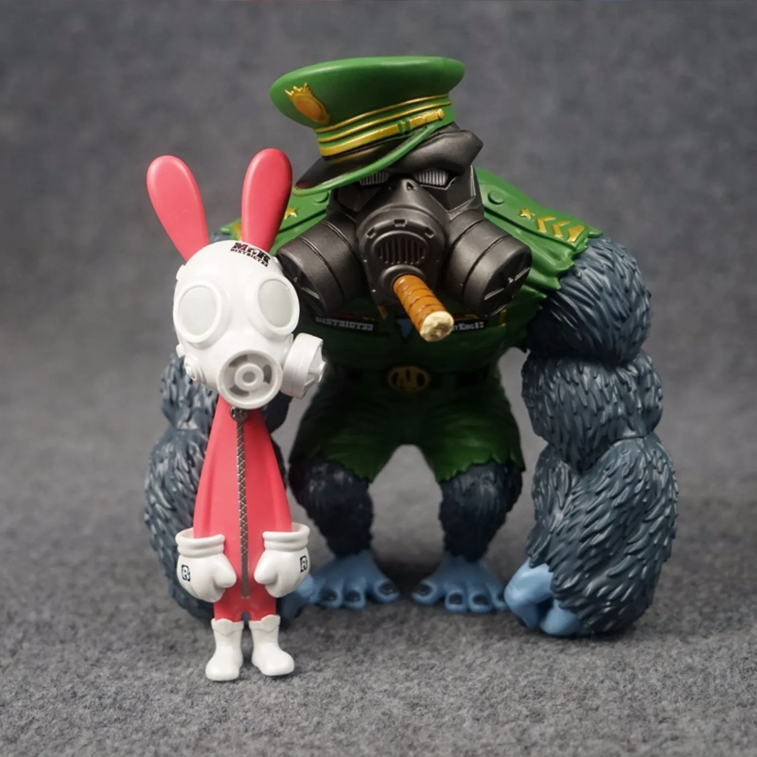 15-18Cm Distretto 33 Mr.R Animal Rabbit Gorilla Army King Action Figure Toy Hard Pvc Kids Collection Model Toy