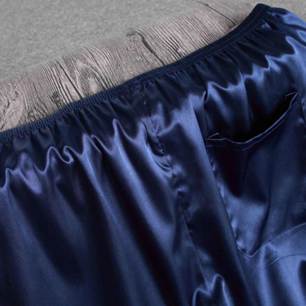 Herren-Pyjama aus Seidensatin mit elastischer Taille, weiche Shorts, Nachtwäsche, Taschenhöschen, Hose, Bermuda, schnell trocknende Strandshorts, männliche Jogginghose – Detail 12