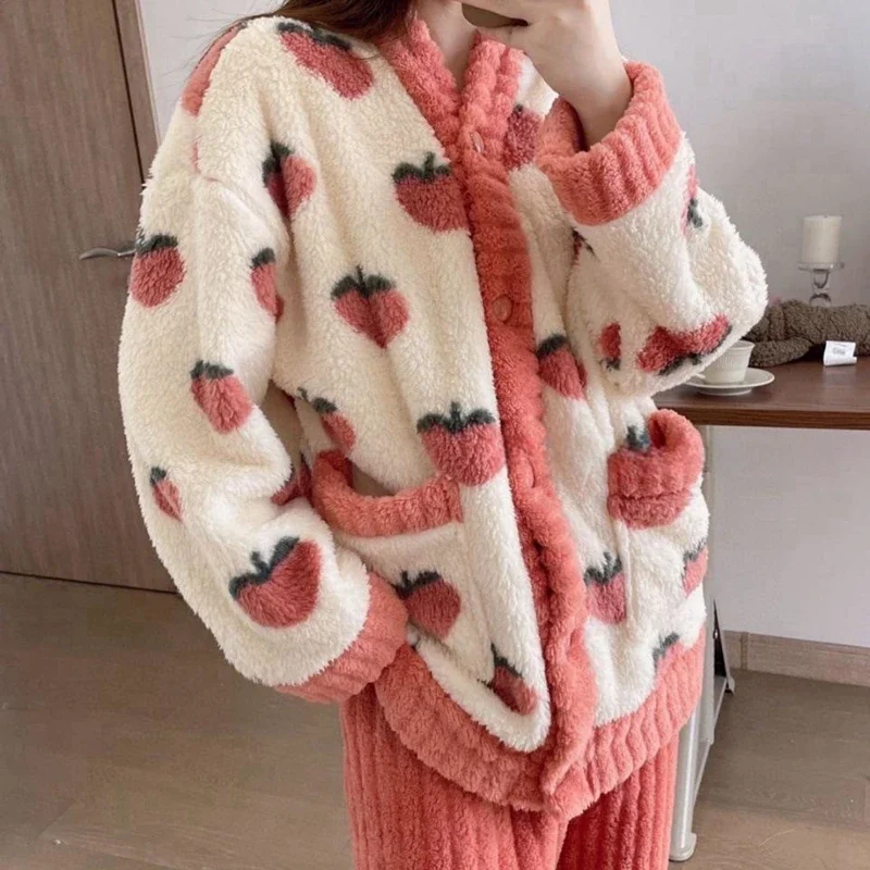 

2024 New Strawberry Print Sleepwear Women Set Winter Fleece Velvet 2 Pieces Home Suit Sleep Fluffy Korean Piiama Warm Night Wear