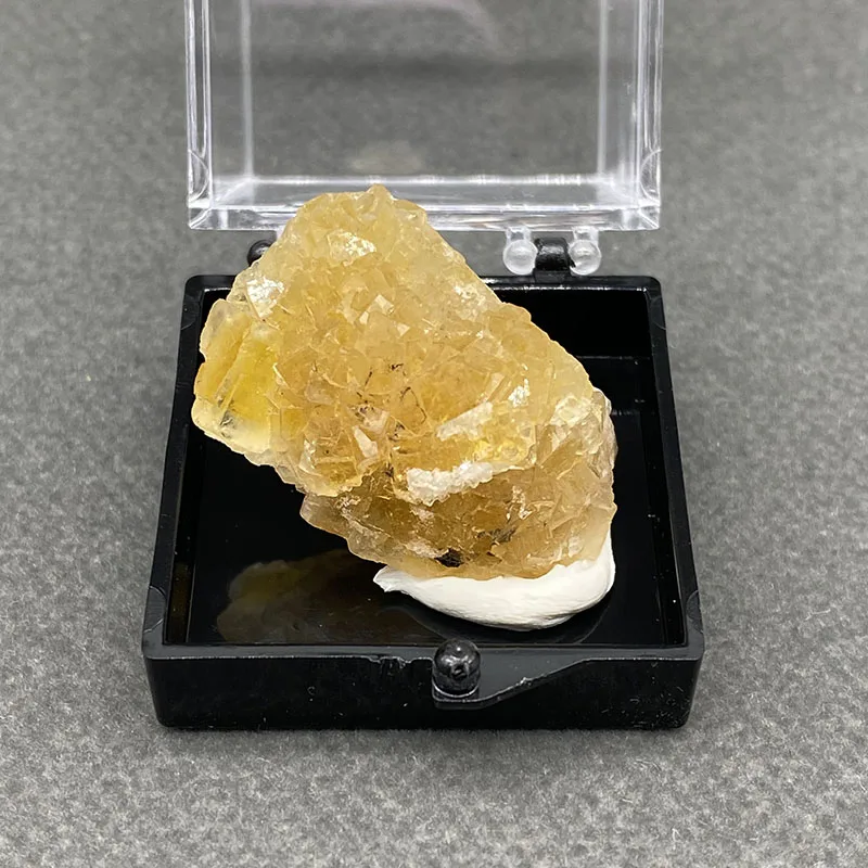 100%  Natural yellow fluorite Mineral Specimens Stones and Crystals Healing Crystal from Spain  +Box size:35*35*35 mm