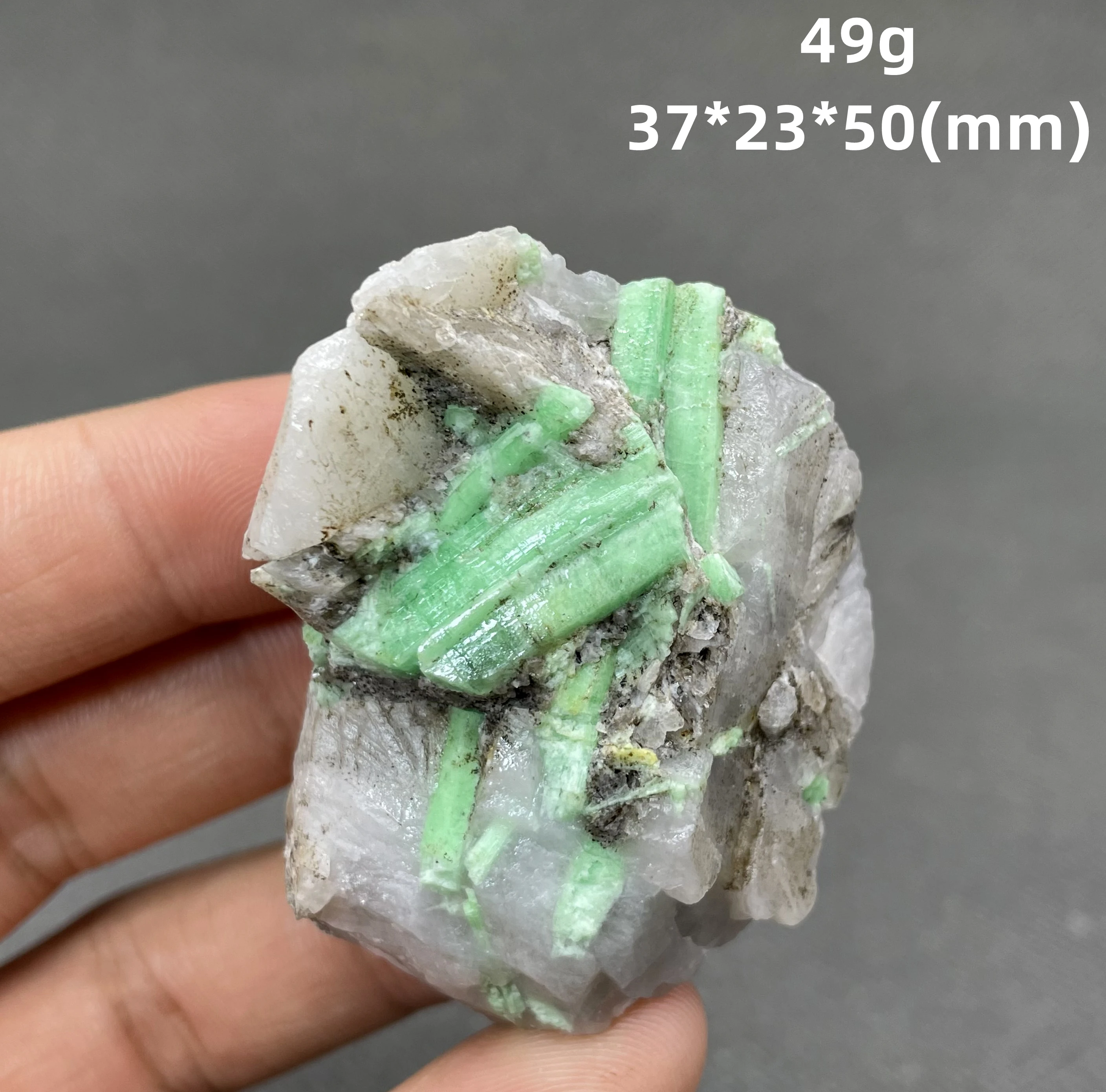 

BEST! 100% Natural green emerald mineral gem-grade crystal specimens stones and crystals quartz crystals from China