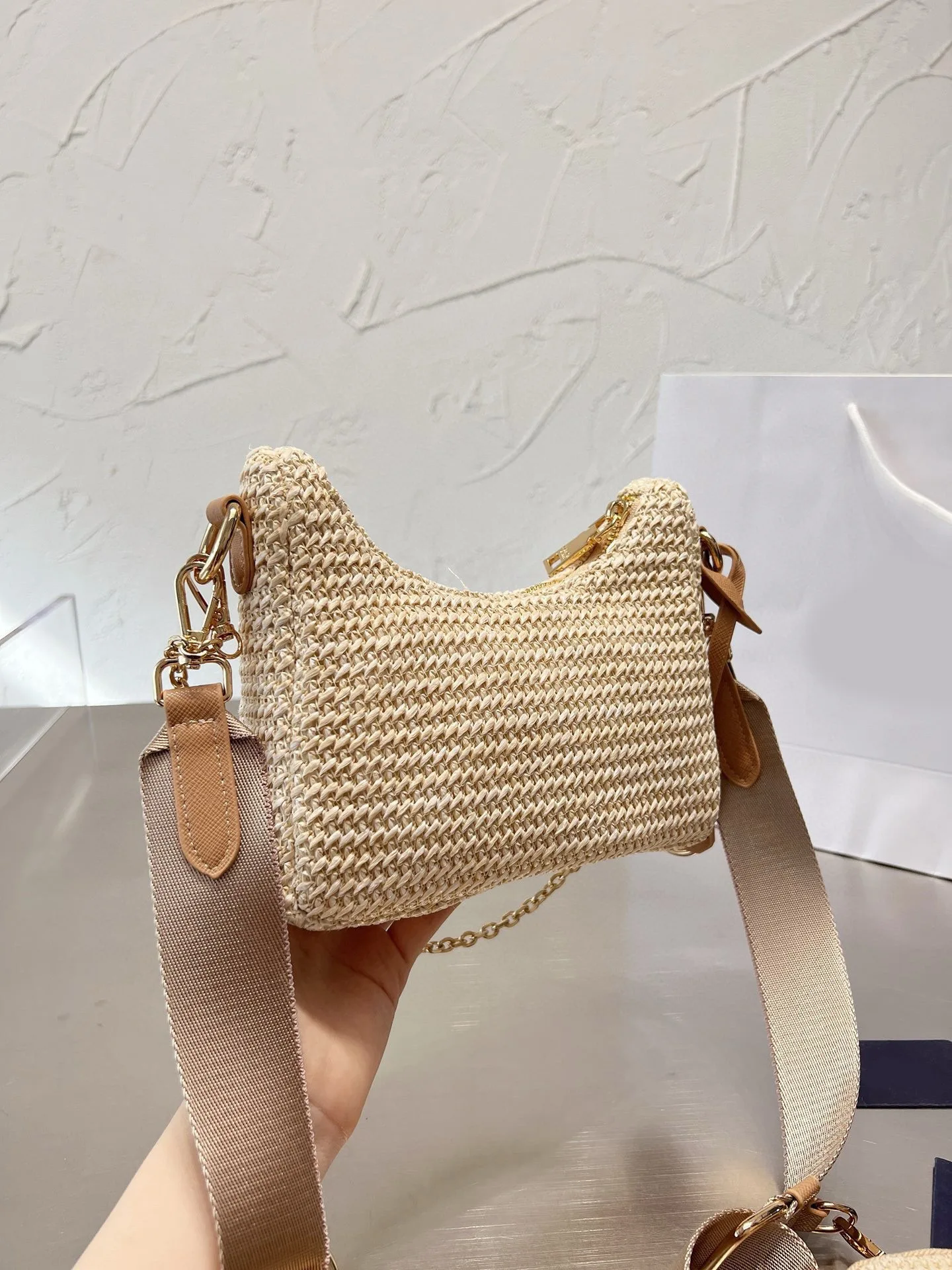 

P Family's Fashionable Underarm Small Women 2024 New Fashion Design Versatile Crossbody For Work And Commuting Single Shoulder