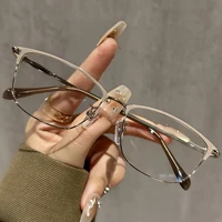 2025 nouveau Style lunettes de lecture mode hommes et femmes Anti lumière bleue lunettes classiques à la mode rétro lunettes 4