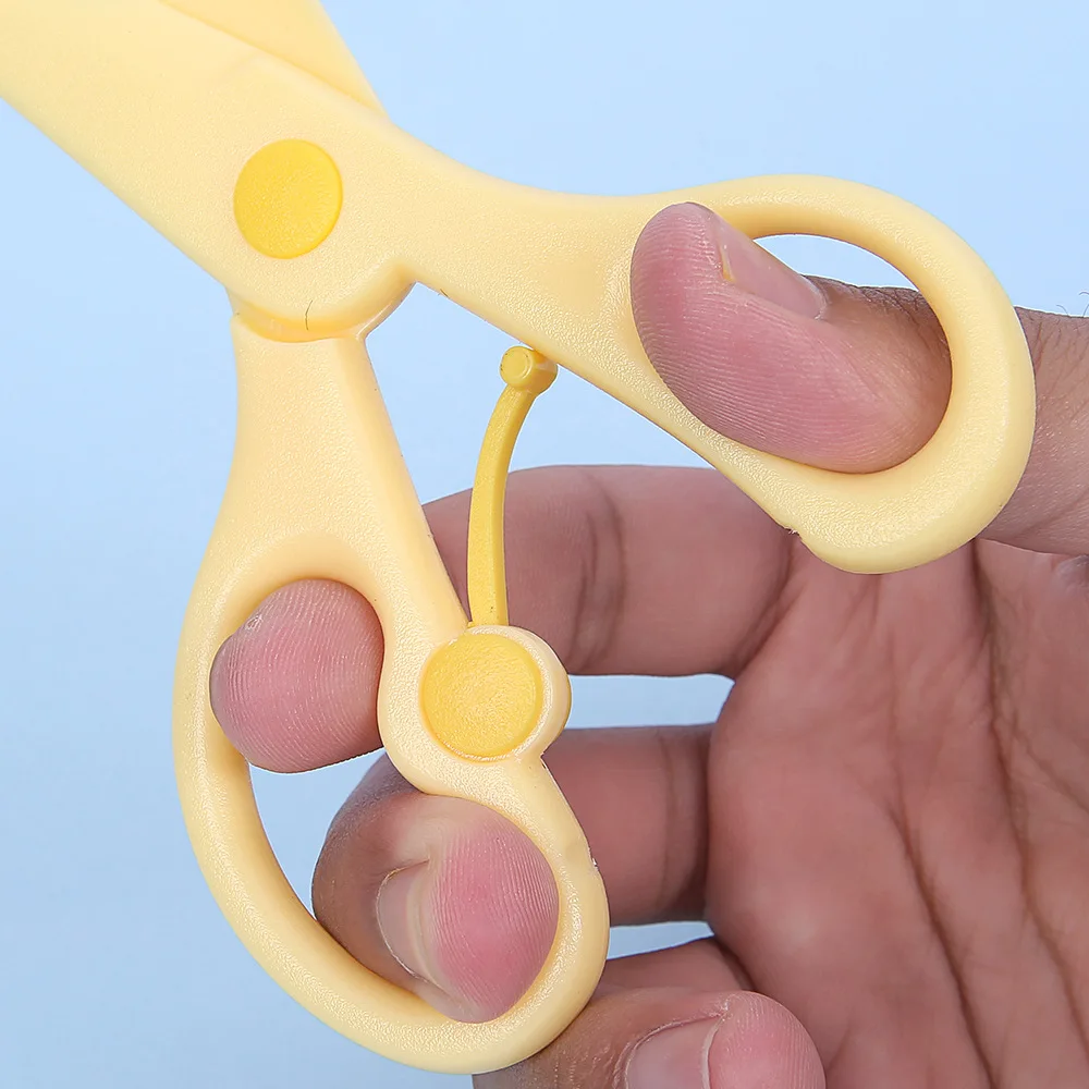 Children's Color Paper Cutter Effortless Rebound All Plastic Small Scissors Round Head Safety Manual Paper Cutting Scissors 6