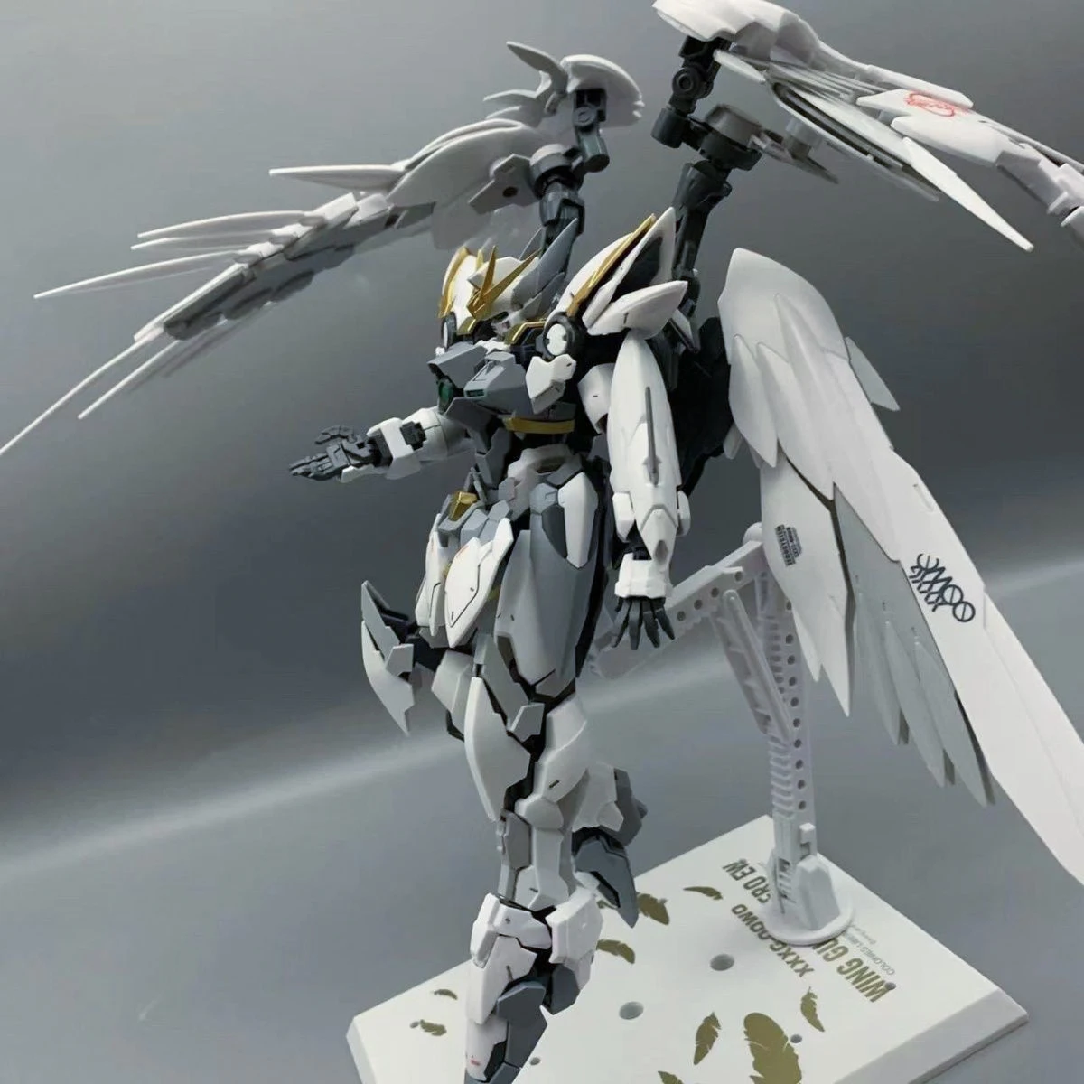 【まーれ】WING GUNDAM  WHITE PRELUDE Amazon.com: Bandai Gundam FIX Figuration Metal Composite Wing