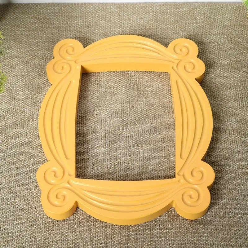 Serie Tv Friends Handmade Monica Door Frame Wood Yellow Photo Frames Collezione Di Decorazioni Per La Casa Da Collezione Cosplay Cartoon Rahmen