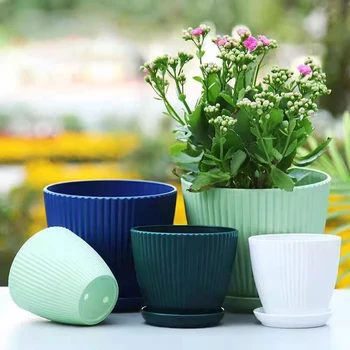 Round Plastic Plant Pots 4