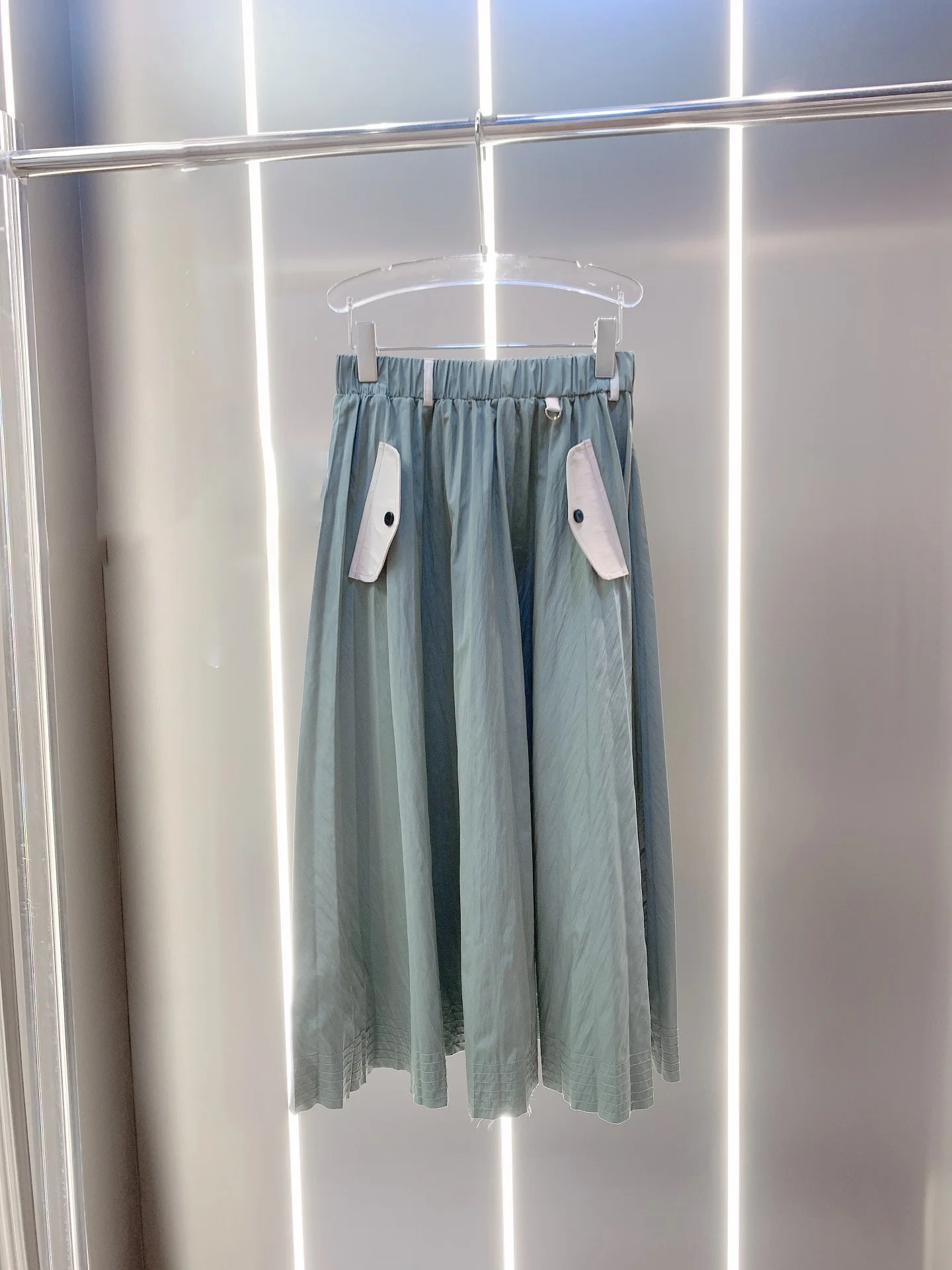 

2023 The new pleated skirt looks slim and casual