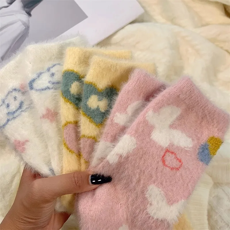 Рисунок 2 - Носки вязаные из норки и бархата