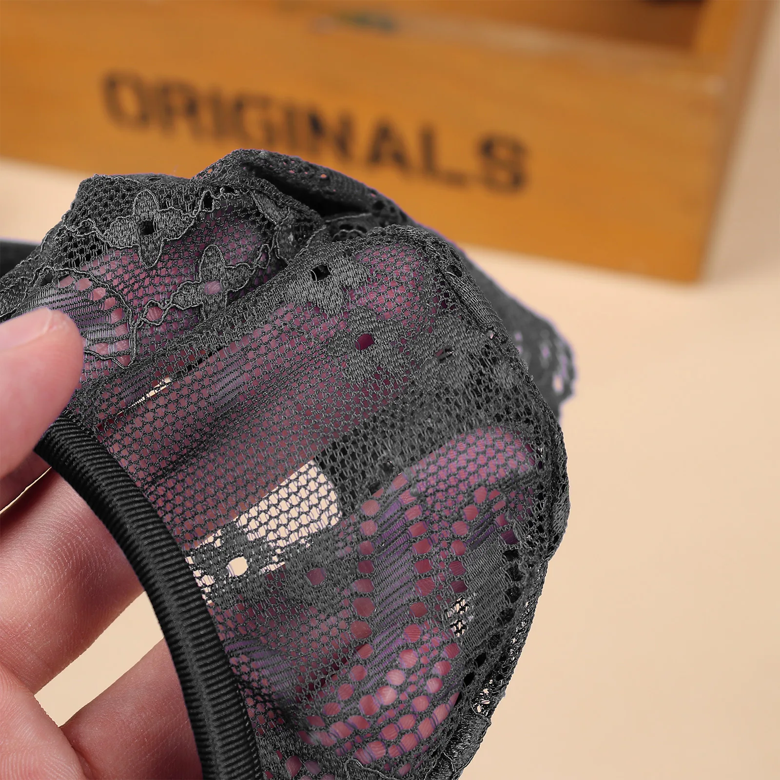 Mens Lingerie Hollow Out Bulge Pouch C-string Sissy Crossdress Underwear Sexy Erotic C Shape Thongs Lace Underpants male underwear