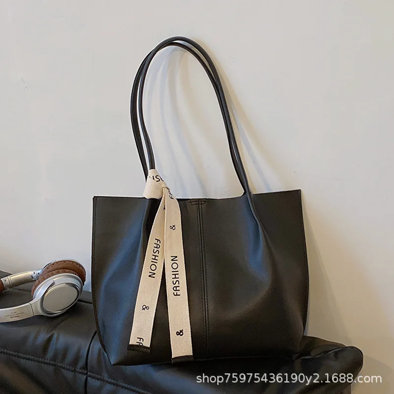 Winter Large Capacity Women's Shoulder Bag New and Small Retro Shoulder Bag High Sense Big Commuting Tote Trendy