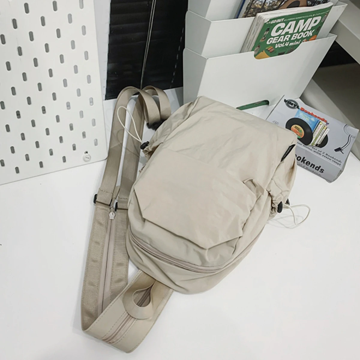 Myco 2-in-1-Brustrucksack für Männer und Frauen – leichte Wander-Tragetasche mit USB-Ladeanschluss und RFID-Blockierung (Reisen/Fitnessstudio/Dai). – Detail 4