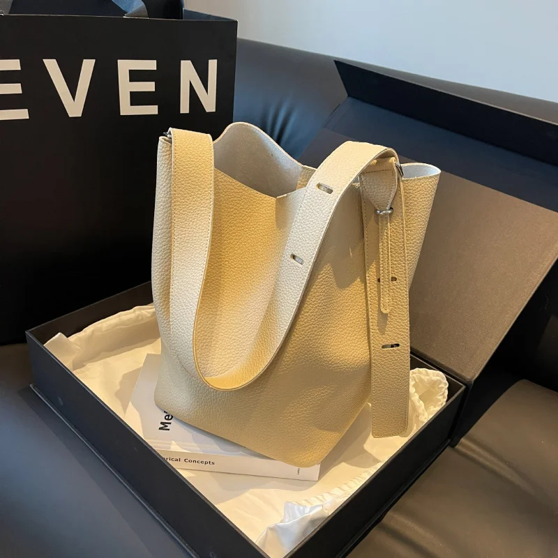 New Fashion Large Capacity Women's Single Shoulder Oblique Crossbody Bucket Bag Popular This Year