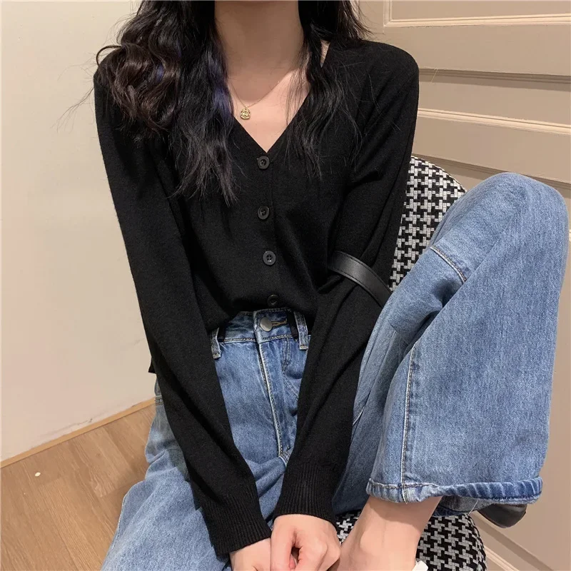 Official Picture New V-Collar Cardigan Outer Wear Short Top Autumn Thin Jacket Long-Sleeved Sweater Women's Fashion 3