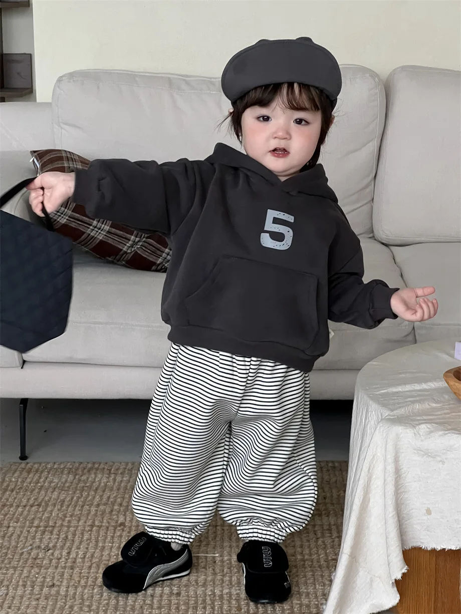 Description Picture 4 of item2025 Winter New Baby Plus Velvet Thick Hooded Sweatshirt Letter Print Infant Toddler Fleece Warm Tops Boys Girls Cotton Clothes