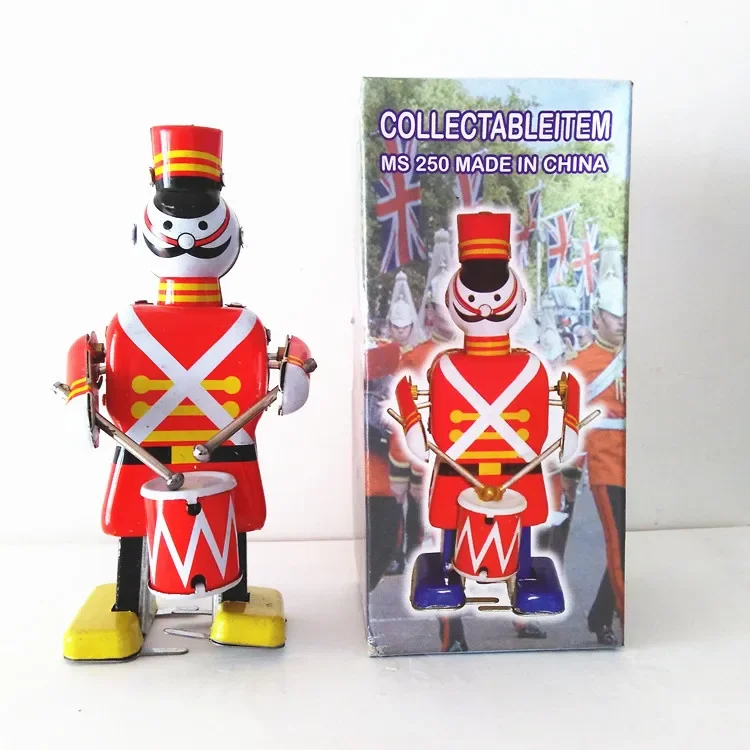 

[Funny] Adult Collection Retro Wind up toy Metal Tin military band robot drummer Mechanical toy Clockwork toy figures kids gift