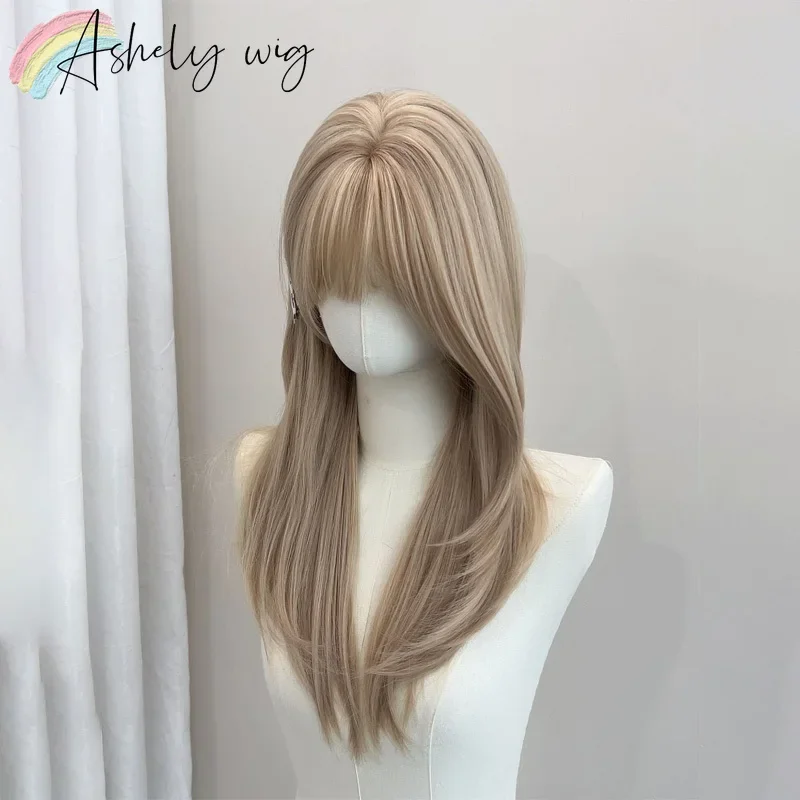 Parrucca bionda con frangia Parrucca per capelli medi lisci da 22 pollici per donna Parrucche sintetiche morbide naturali in fibre resistenti al calore 가Peluca - immagine 6