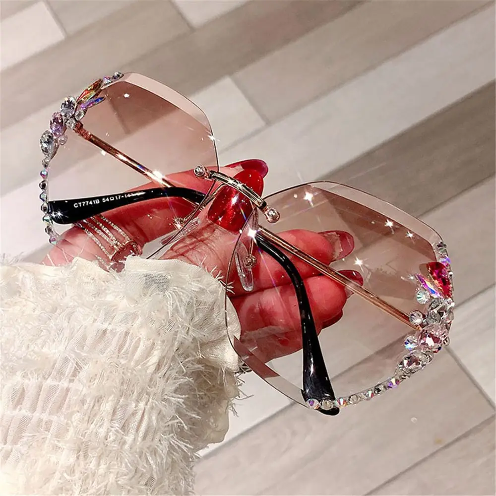

Vintage Rimless Rhinestone Sunglasses Fashion Brand Designer Sunglasses Retro Cutting Lens Gradient Sun Glasses Female Shades