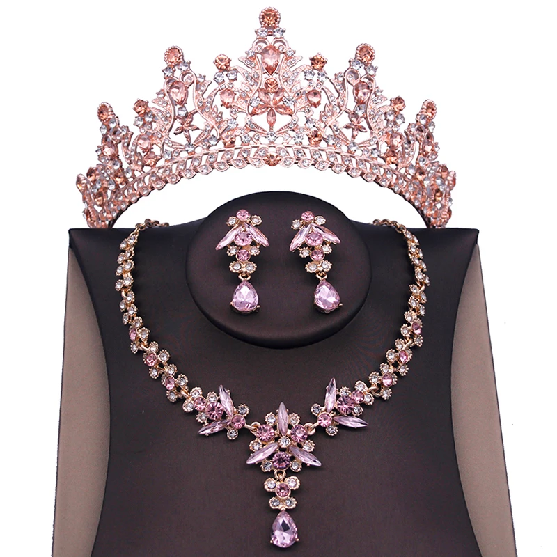 green emerald velvet dress Amazon.com: Abbylike 4 Pcs Women Evening Clutch Set Red Rose Necklace  Pendent Bracelet Earrings Floral Satin Purses Costume Accessories for  Cosplay Christmas Wedding Party Prom: Clothing, Shoes & Jewelry main image 0