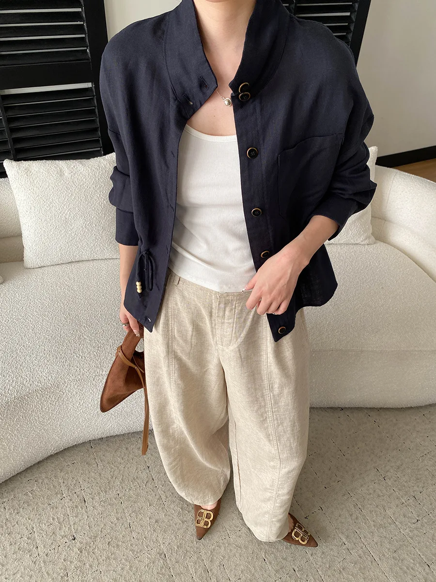 Frühlingshemdjacke für Damen in unifarbenem Design mit Kordelzug an der Taille, der einen eleganten und schlank machenden Look verleiht. – Detail 13