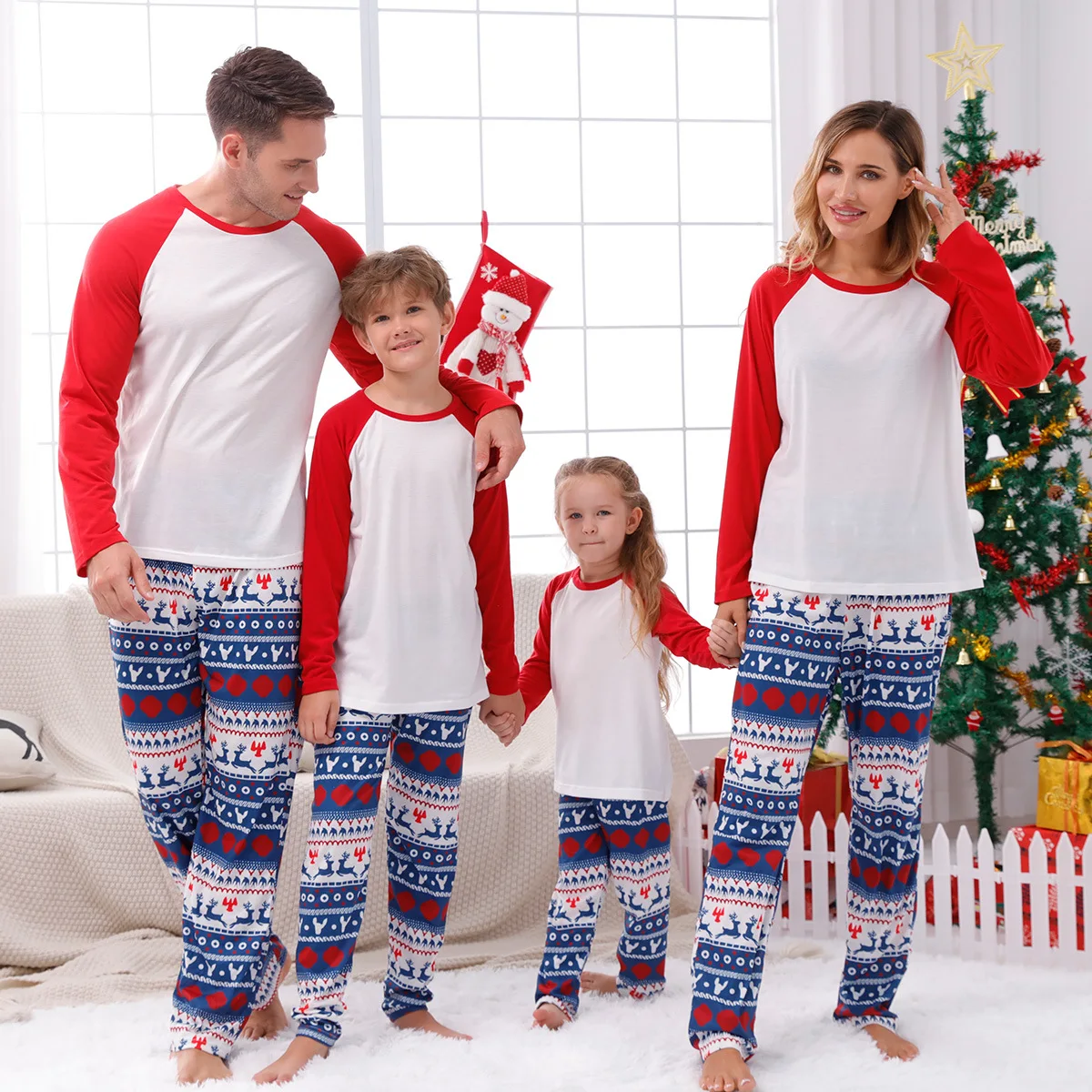 thumbnail image 1 of Ropa de Año Nuevo 2024 Conjuntos familiares a juego de Navidad Conjunto de pijamas para mamá, papá y niños Conjuntos de ropa en blanco de 2 piezas Pijamas de aspecto navideño, 1 of 5