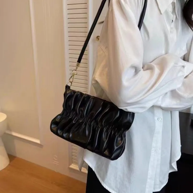 Sweet Velvet Pleated Shoulder Bags Women Chain Large Capacity Bag Underarm Bag Ladies Casual Gentle Everyday Crossbody Bag 2025